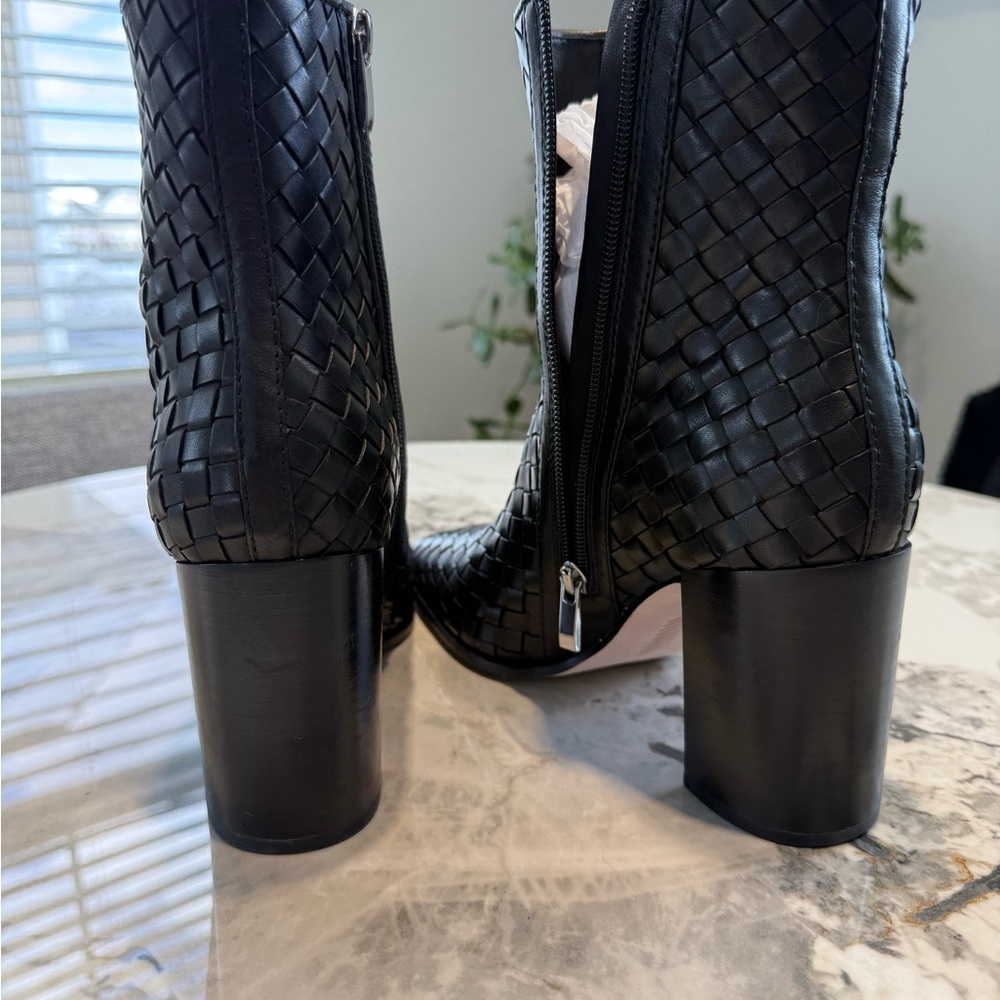 Paige BEST DEAL IN TOWN - Picture 3 of 9